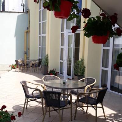 64715390 345942366096855 2429260470717251584 N